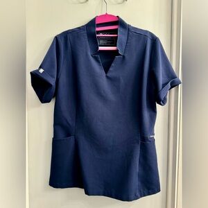 FIGS NAVY INALA SLIM SCRUB TOP